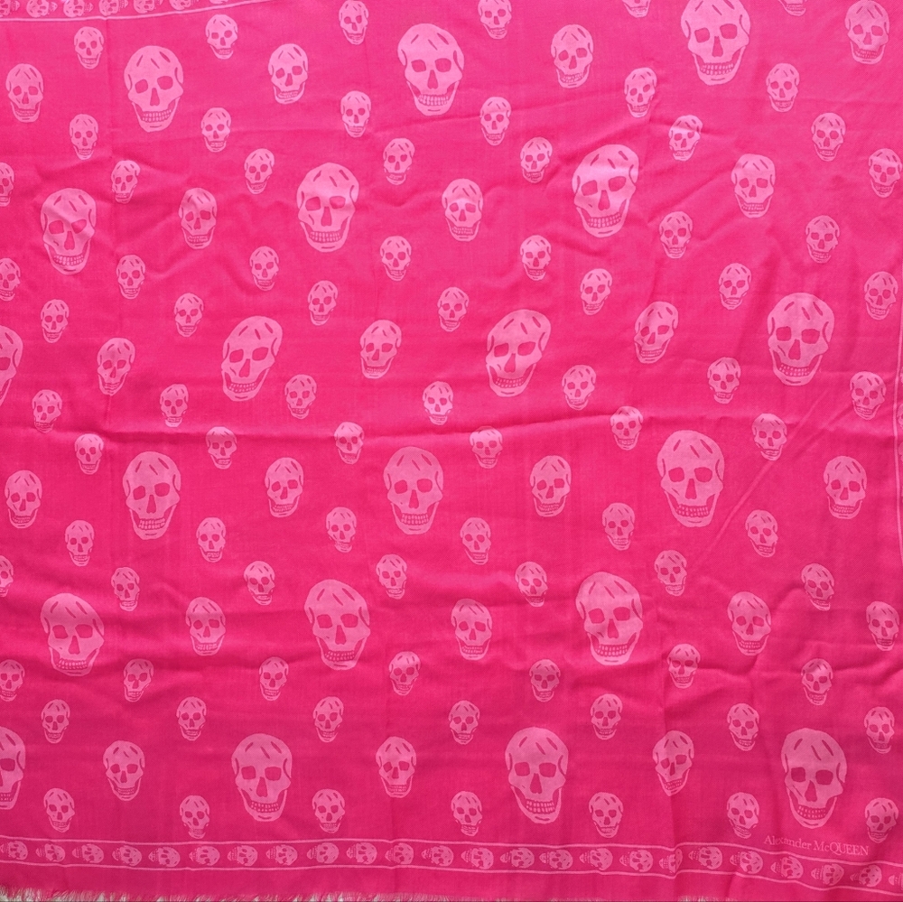 Alexander McQueen Skull Wool Scarf Fuchsia - Picture 3 of 6